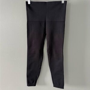 SPANX L Black High-Waisted Shapeware capri leggings